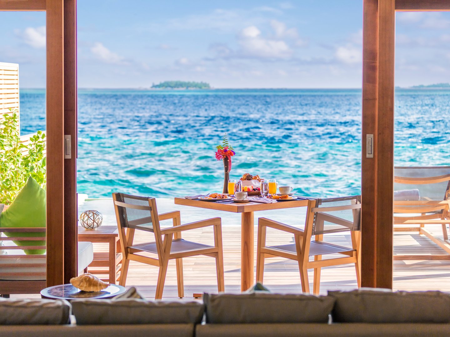 HurawalhiOceanPoolVillaInterior4